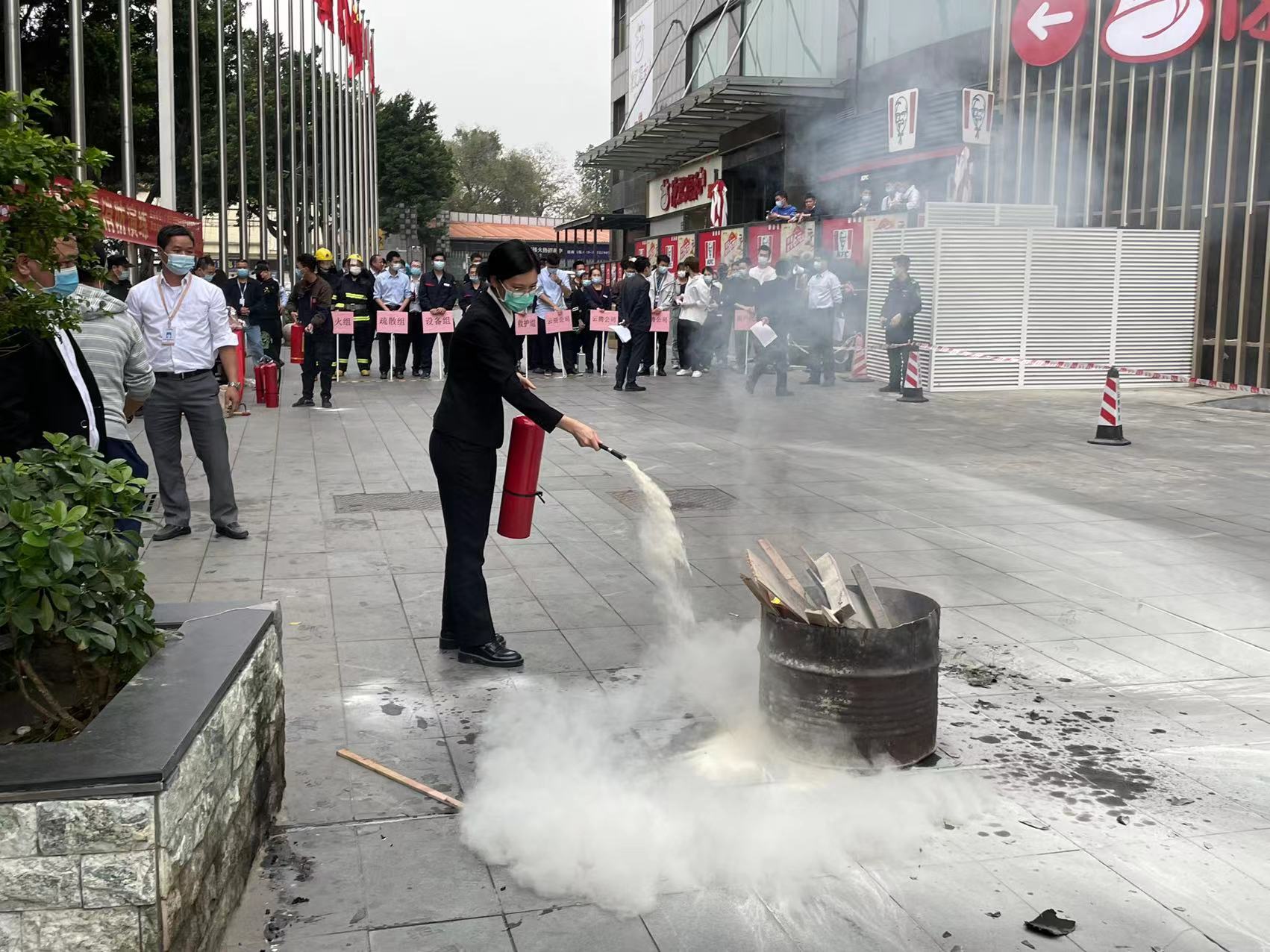 消防演练照片2.jpg 消防演练照片2.jpg